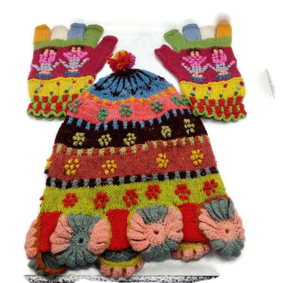 Set of Chullo with Multicolor Wool Gloves Hand Knitted Winter Warm main image 9